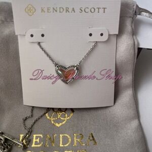✨New Kendra Scott Ari Heart Silver Plated Necklace in Dichroic Glass🤍